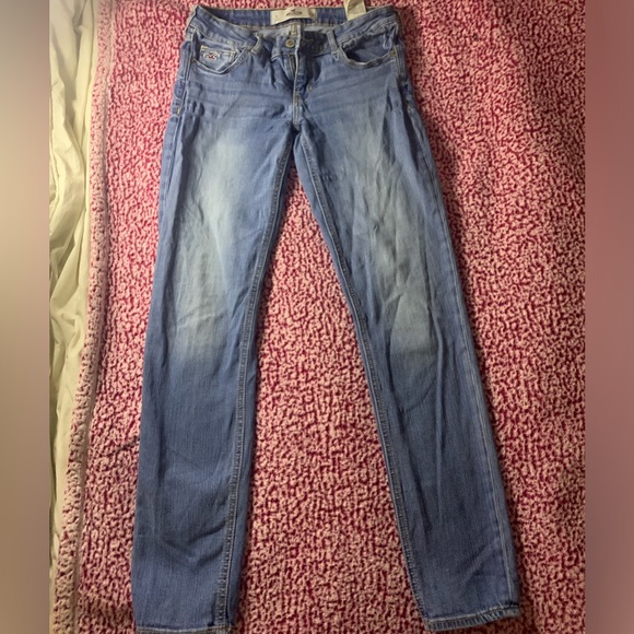 Low Waisted Hollister Jeans - Picture 2 of 3